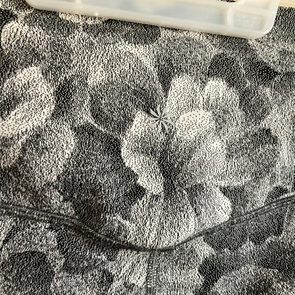 Athleta Elation Textured Dark Floral Tights/Leggings - Size Large - Picture 3 of 6